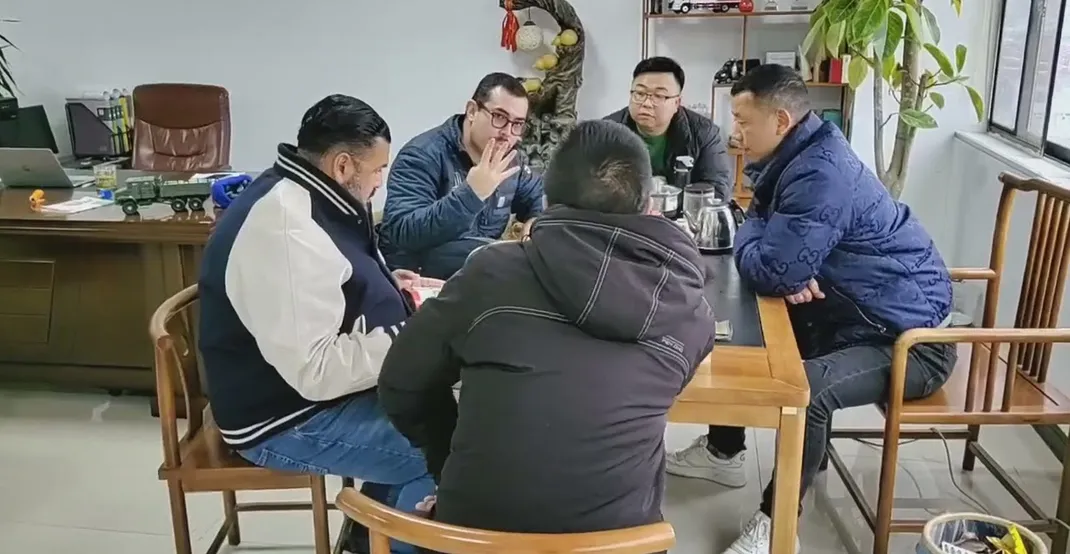 Mexican Customers Visit Factory for Fire Truck Inspection and Purchase