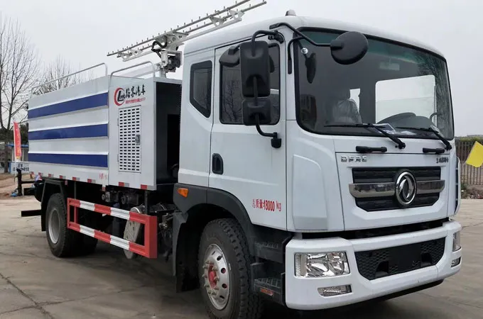 Dongfeng D9 Solar Photovoltaic Panel Cleaning Truck (Square Tank)