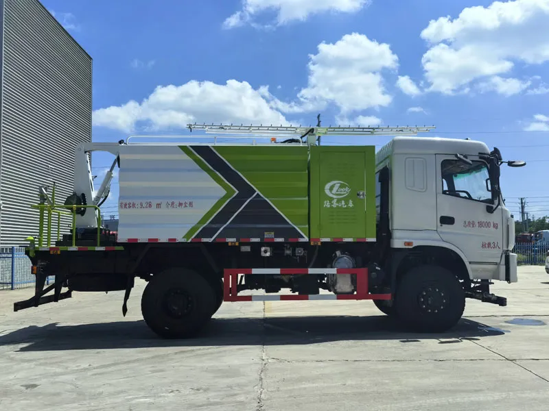 dongfeng four wheel drive solar photovoltaic panel cleaning vehicle exporter