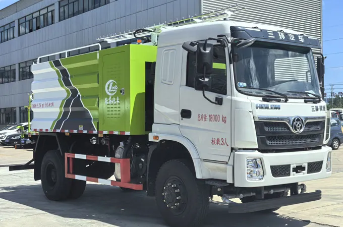 Dongfeng Four-wheel Drive Solar Photovoltaic Panel Cleaning Vehicle