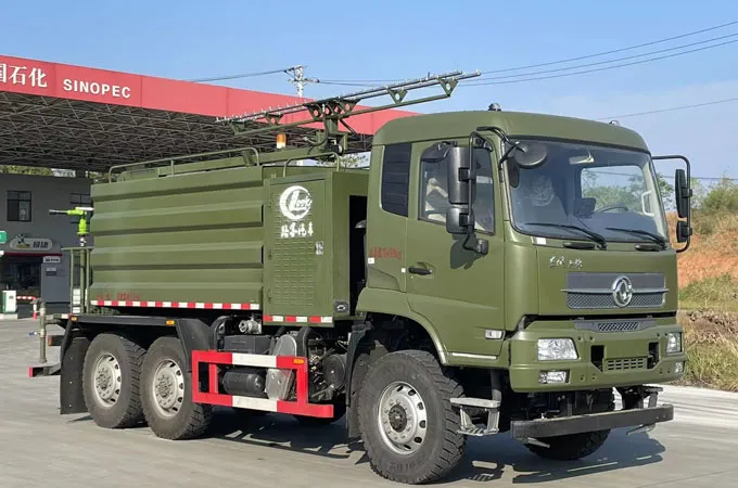 Dongfeng Six-wheel Drive Solar Photovoltaic Panel Cleaning Vehicle