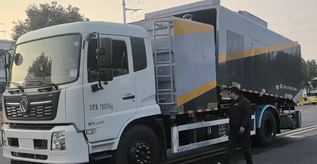 Dongfeng 16 cubic meter dry and wet road sweeper exported to Saudi Arabia.