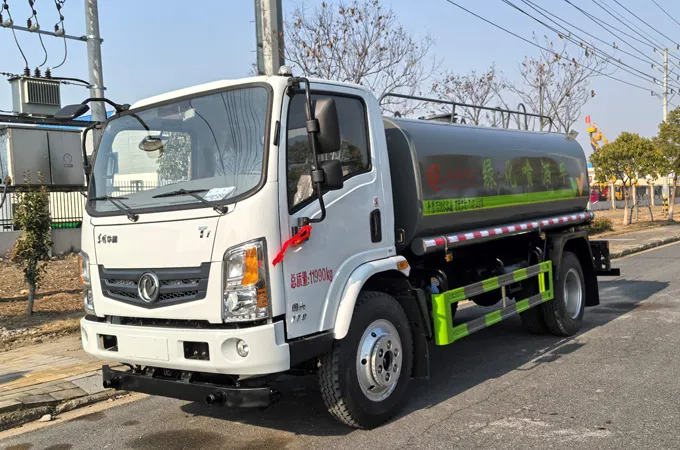 Dongfeng Huashen 9-Cubic-Meter Sprinkler Truck