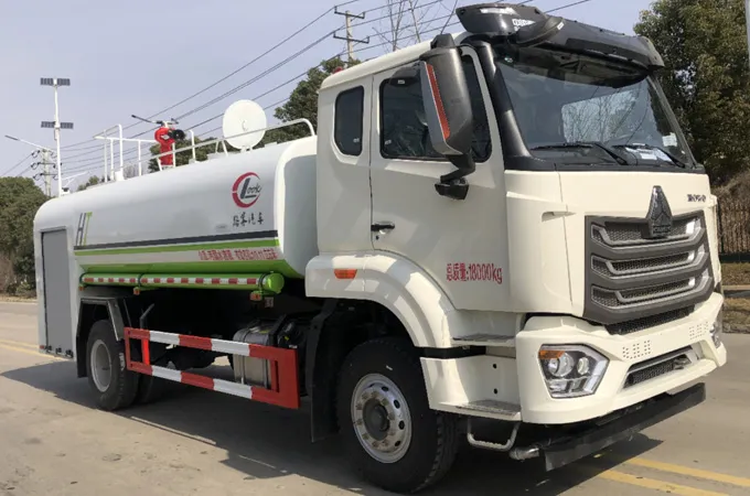 Sinotruk Howo 12 Cubic Meter Fire Sprinkler Truck
