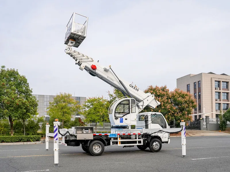 30-meter white Qingling Aerial Working Platform Truck