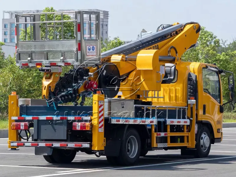 Yellow 100P Isuzu 33-meter Aerial Working Platform Truck