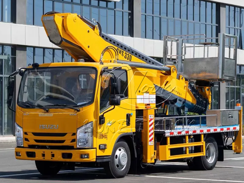 Yellow 100P Isuzu 33-meter Aerial Working Platform Truck
