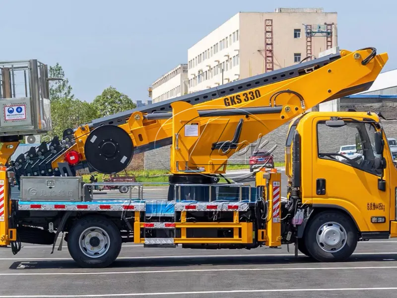 Yellow 100P Isuzu 33-meter Aerial Working Platform Truck