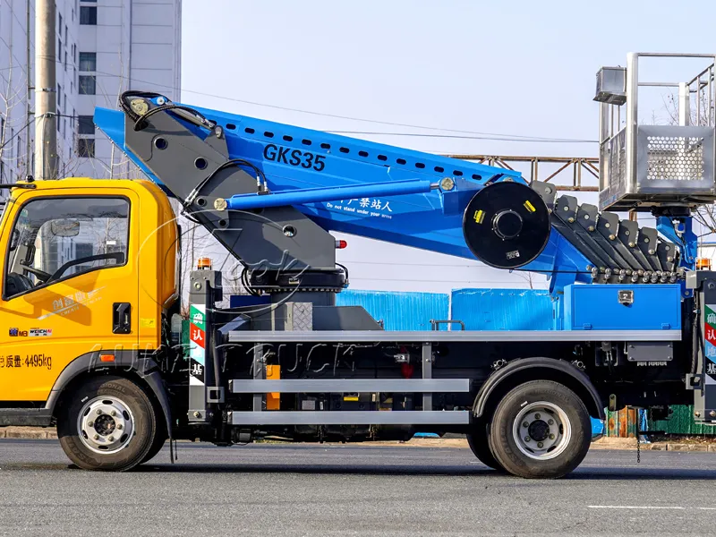 Yellow and Blue Heavy Duty Truck's Howo 35-meter Aerial Working Platform Truck