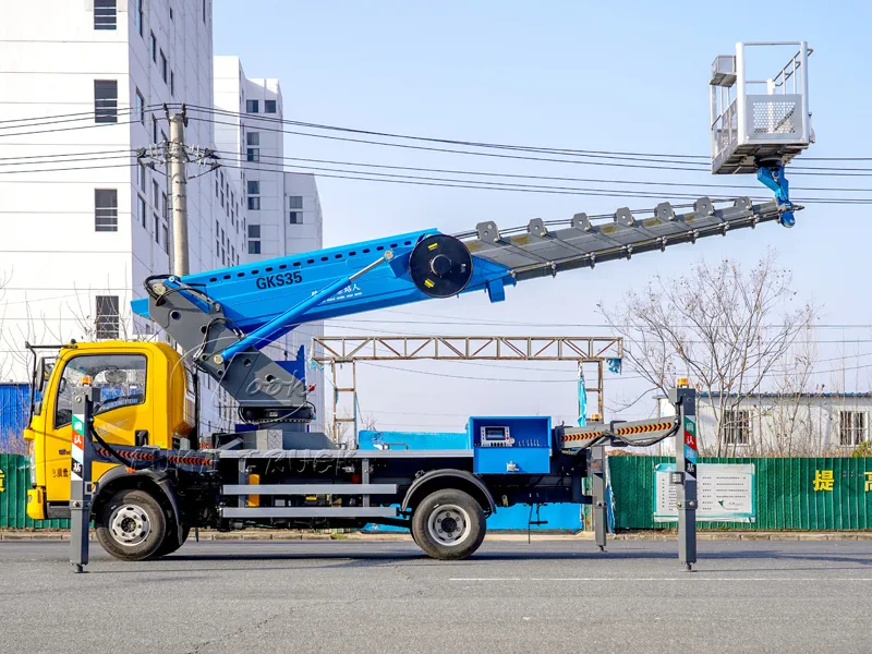 Yellow and Blue Heavy Duty Truck's Howo 35-meter Aerial Working Platform Truck