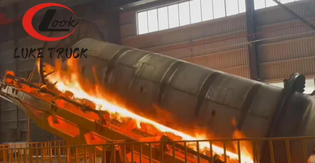 There is a chemical tank in Luke Truck's workshop undergoing internal plastic lining construction, and the completed tank can prevent rust and corrosion.