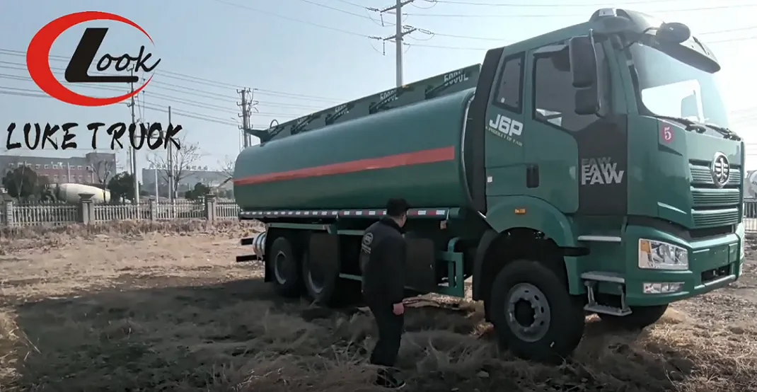 LUKE TRUCK-Sinotruk Howo three-axle oil tank truck is custom-built for Pakistan