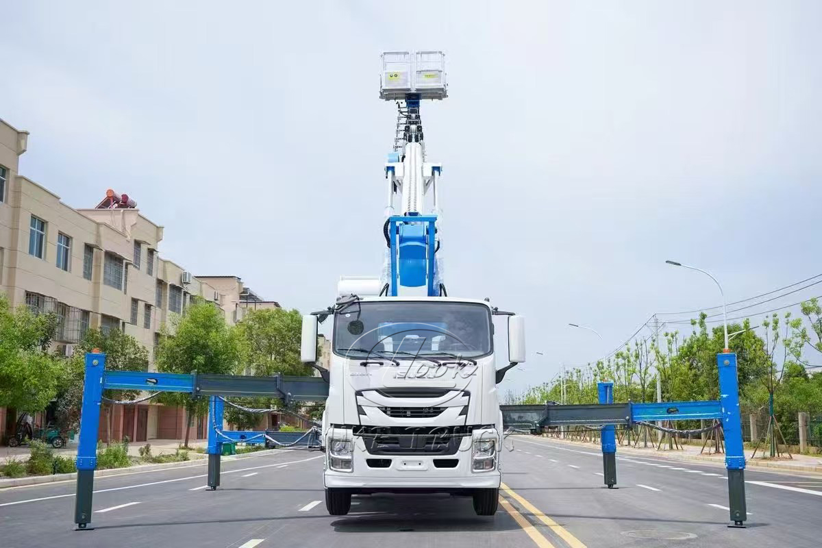 isuzu-giga-45-meter-aerial-work-truck--exportmodel.png