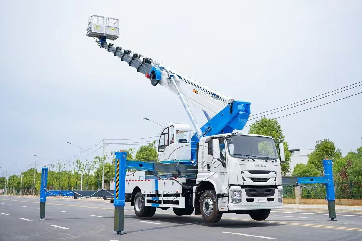 isuzu-giga-45-meter-aerial-work-truck-factory.png
