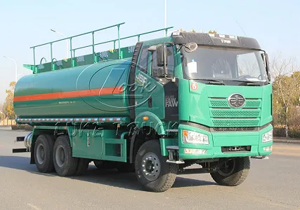LUKE TRUCK-Sinotruk Howo three-axle oil tank truck is custom-built for Pakistan
