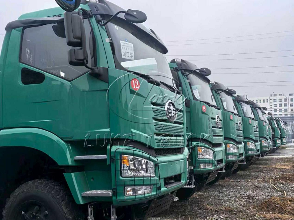 sinotruk-howo-three-axle-oil-tank-trucks.png