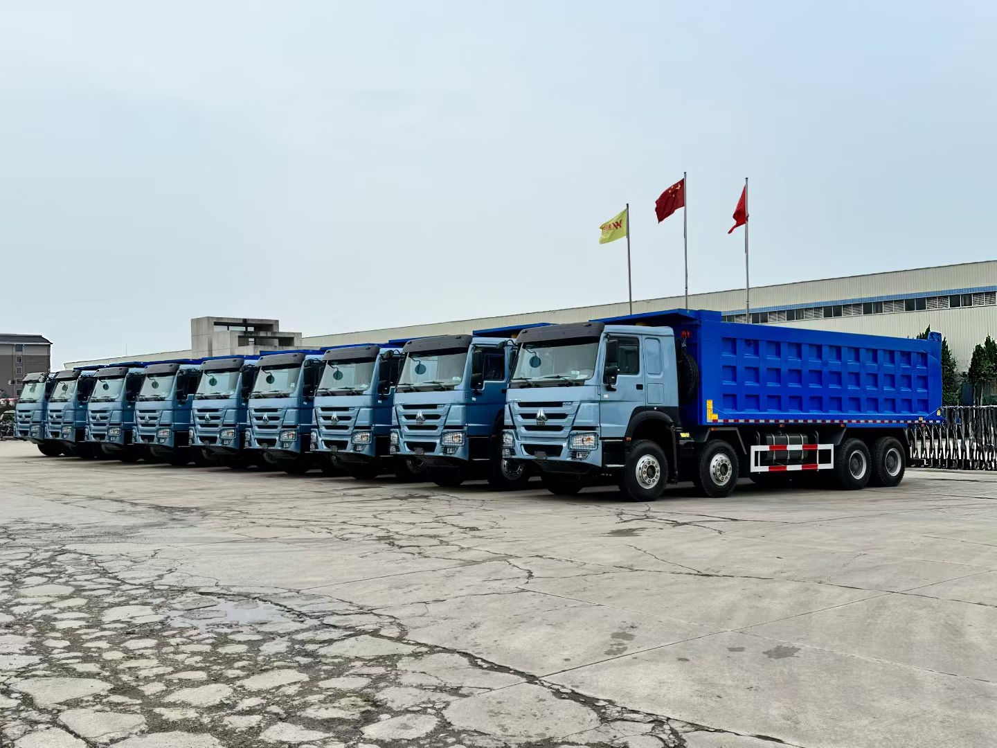 sinotruk-howo-dump-trucks-produced-by-hubei-luke-shipped-in-batches-to-guinea.jpg sinotruk-howo-dump-trucks-produced-by-hubei-luke-shipped-in-batches-to-guinea.jpg