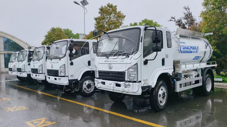 SHACMAN vacuum sewage truck