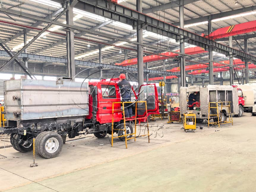 Custom fire truck water tank welding in Luke Truck factory Custom fire truck water tank welding in Luke Truck factory