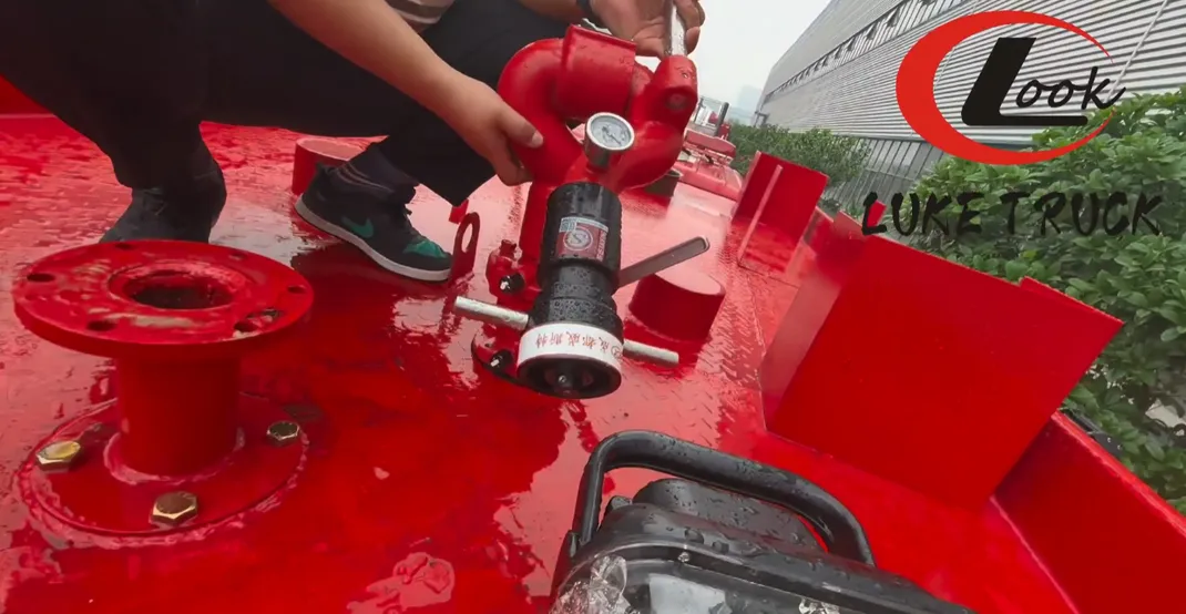 Installation Methods for Roof Mounted Water Monitors and Rear Beacon Lights on Fire Trucks — Hubei L