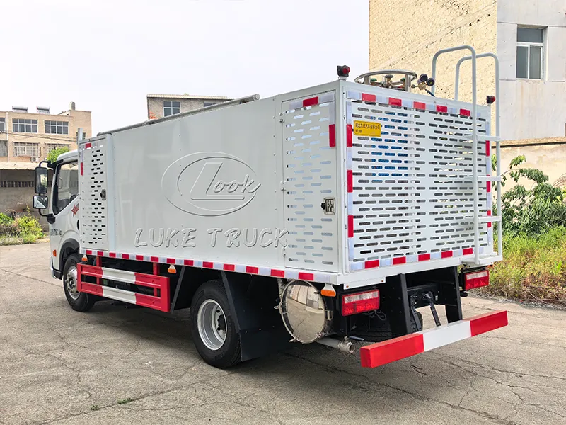 Dongfeng Small Live Fish Transport Vehicle