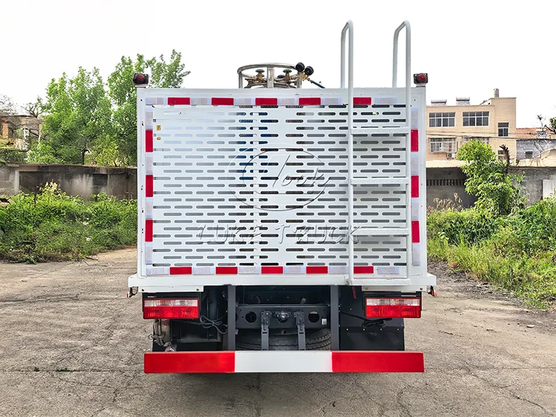 Dongfeng Small Live Fish Transport Vehicle
