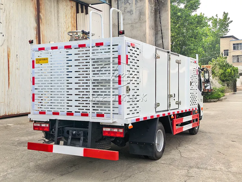 Dongfeng Small Live Fish Transport Vehicle