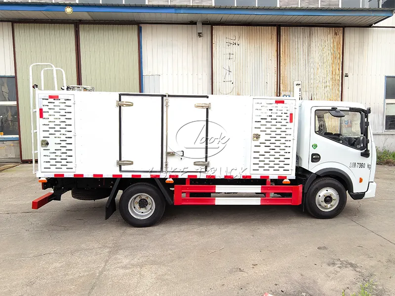 Dongfeng Small Live Fish Transport Vehicle