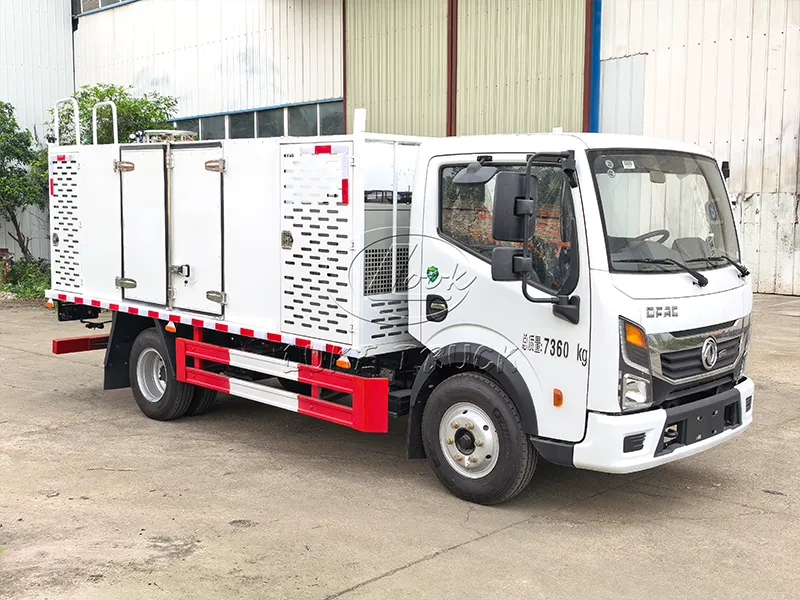 Dongfeng Small Live Fish Transport Vehicle