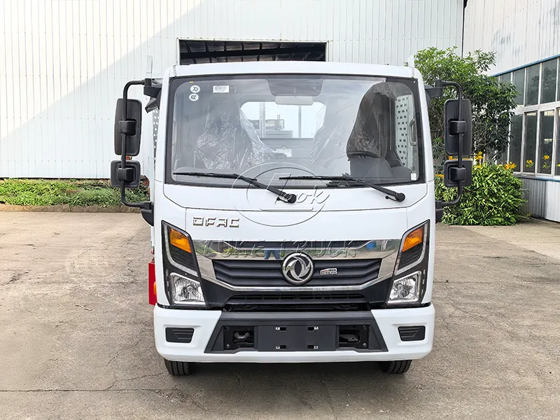 Dongfeng Small Live Fish Transport Vehicle