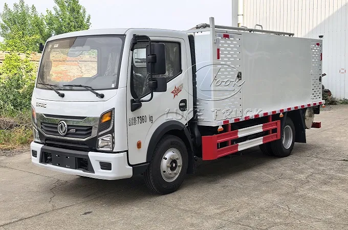 Dongfeng Small Live Fish Transport Vehicle