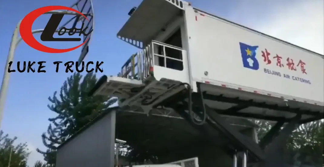 Isuzu Aircraft Catering Truck Operation Video — Hubei Luke Automobile